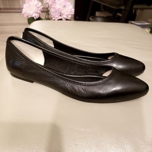 SPECIAL TODAY FRYE LEATHER FLATS NEW SIZE 9